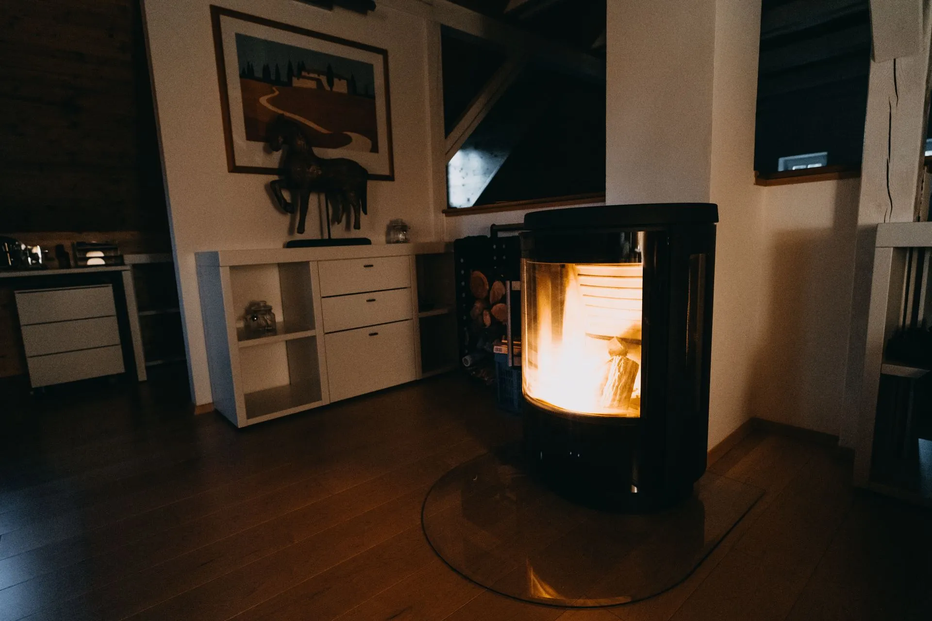Krbová kamna v atmosférickém světle